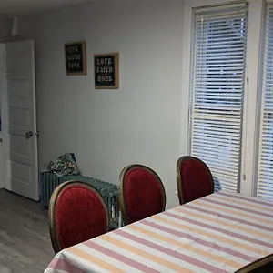 Apartment Gigi's Oasis By The Falls, Niagara Falls